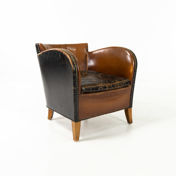 Clubfåtölj, läder, 40-tal, pärlspikad