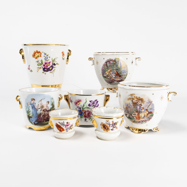 Ytterfoder, med guldkant, 7 st, bl a Karlskrona, högsta 18 cm