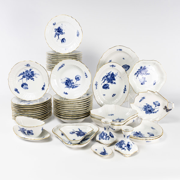 Matservis, 50 delar, "Blå Blomst", med guldkant, Royal Copenhagen