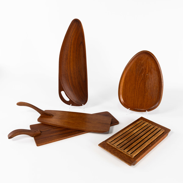 Teakbrickor, 5 st, bl a skärbrädor, smörgåsbrickor, m.m., längd 54 cm och mindre
