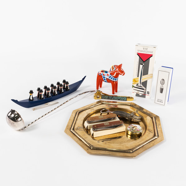 Metallfat, dalahäst, m.m, 11 delar, bl a vinkork i silver, längsta 38 cm