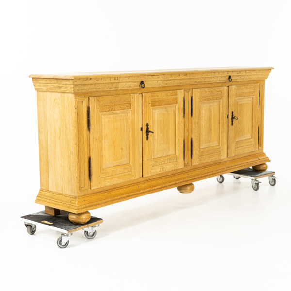 Sideboard, massiv ek, 1900-tal, längd 226 cm
