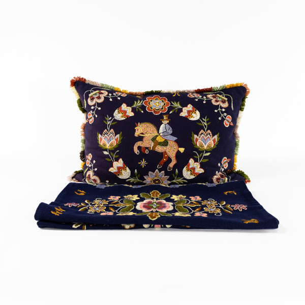 Duk och dyna, ylle med broderi, 139x55 cm och mindre